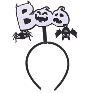 Détail d'un serre-tête d'Halloween avec lettres BOO blanches, araignées et chauves-souris