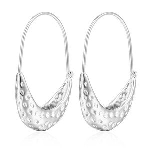 Exaggerated silver hammered metal drop earrings with trendy textured oval ring design