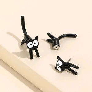 Minimalist black cartoon cat stud earrings with creative two-part detachable design