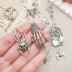 Gothic Silber Totenkopf und Spinne Anhänger für Halloween Schmuckherstellung