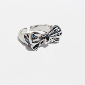 Fashionable silver pleated bow tie open ring with adjustable minimalist metal design