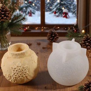 Spherical silicone mold with snowflake relief pattern for DIY Christmas crafts
