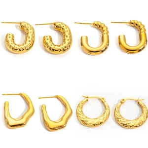 Set of four gold-plated titanium steel earrings with hammered and twisted textures