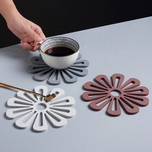 Sottobicchieri nordici in silicone a forma di fiore, resistenti al calore, grigio e bianco