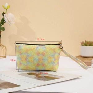 Detailed size specifications of the floral cosmetic bag with dimensions of 19.5cm and 10cm