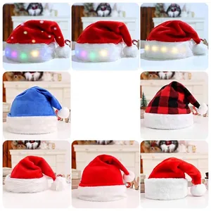 Assortimento di cappelli di Natale in peluche con luci a LED, quadri e tinte unite per feste