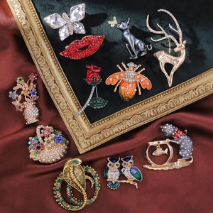 Vintage Baroque Animal Floral Brooches Alloy Rhinestone Enamel Pins Women Suit Accessories Jewelry