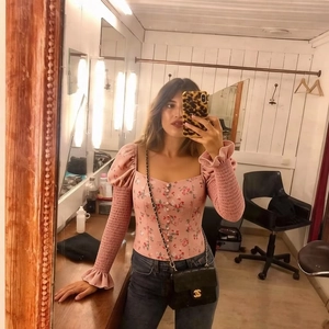 Haut ajusté rose à fleurs avec col carré et manches bouffantes pour femmes