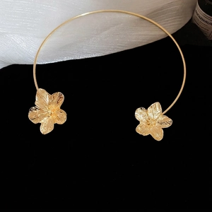 Floral open metal choker necklace in vintage gold finish with detailed 3D petals