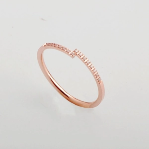 Minimalist Titanium Steel V-Shaped Open Ring For Women Rose Gold Electroplated Inlaid Rhinestone Adjustable Fashion Jewelry
