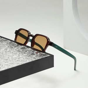 Retro Quadratische Sonnenbrille PC Rahmen UV400 Schutz Nietendekor Vintage Mode Brillen Für Männer Frauen Outdoor Reisen Wear
