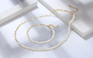 Détails d'un ensemble de bracelet et collier en argent S925 avec perles baroques blanches