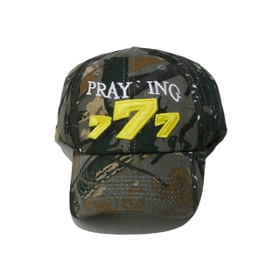 Berretto mimetico jungle con ricamo 777 in rilievo e testo Praying per stile casual