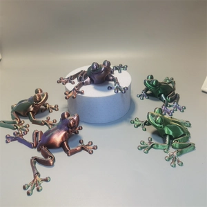 Articulated 3D printed frogs with silk metallic gradient finish on display stands