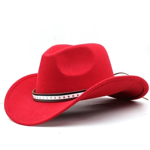 Klassischer roter Cowboyhut aus Wollfilz mit Sternenband und aufgebogener Krempe