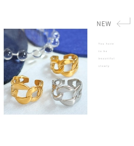 Detailed view of bold curb chain link ring in polished 18K gold and silver finishes