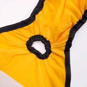 Pantalon physiologique jaune pour chien avec bord élastique noir et trou pour queue