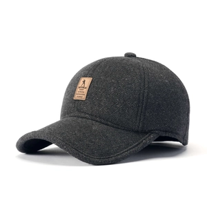 Dunkelgraue Herren-Winter-Baseballkappe aus Wollstoff mit Gehörschutz und Lederpatch