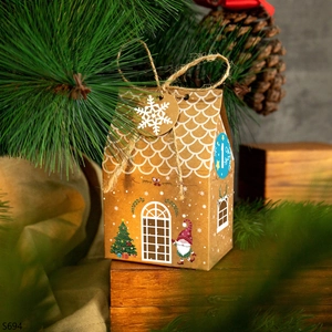 Caja de regalo de Navidad tipo casa de jengibre en papel kraft con etiqueta de copo de nieve
