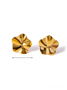 Detailed view of gold flower earrings with metallic textures measuring 1.8cm diameter