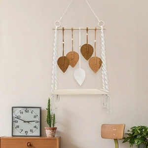 Étagère murale bohème en macramé avec glands en feuilles et support en bois naturel décoratif