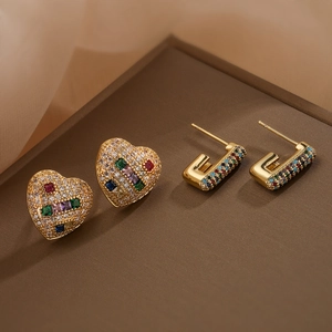 Orecchini a Bottone a Cuore Geometrico in Rame Placcato Oro Con Strass Colorati Gioielli di Lusso per Donna