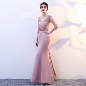 Elegant V-neck pale pink evening gown with floral lace embroidery and mermaid skirt