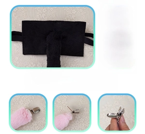 Détail de queue d'animal en peluche avec base en feutre et clip pour costume de cosplay