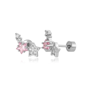 Clous d'oreilles étoile en acier titane avec zircons roses et clairs sur fond blanc