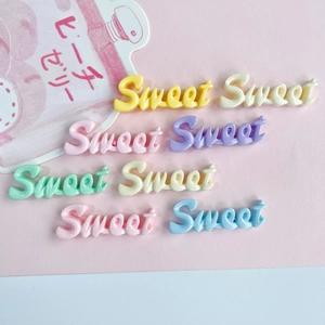 Lettres 'Sweet' en résine colorée aux tons macarons pour barrettes DIY et artisanat