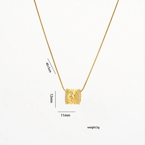 Detailed view of gold wheat ear pendant necklace with dimensions and weight