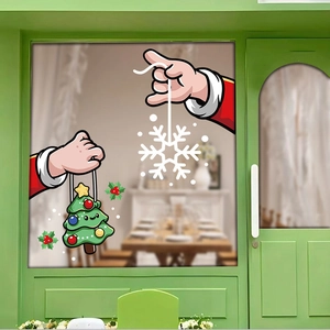 Dettaglio degli adesivi natalizi con Babbo Natale e albero di Natale a cartone