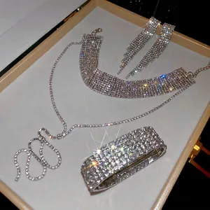 Parure bijoux luxe avec collier à glands, bracelet et boucles d'oreilles en strass