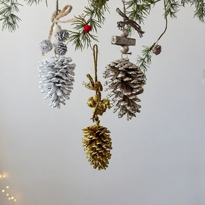 Weihnachts Kiefernzapfen Ornamente Natürliche Hängedekoration Mit Holzperlen Hanfseil Schleife