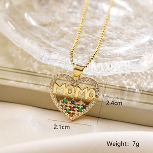 Collier pendentif cœur MAMA plaqué or 18 carats avec zircons blancs et pierres colorées