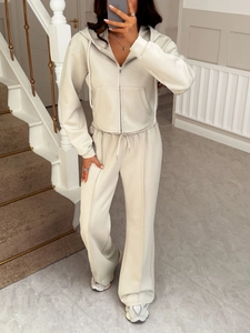Ensemble décontracté beige pour femme avec sweat à capuche et pantalon large
