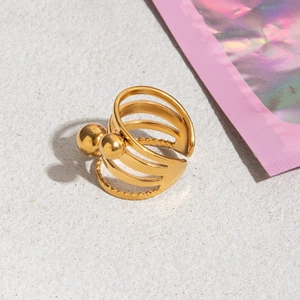 Minimalistischer 18K Gold Mehrlagenring mit glatten Bändern und Kordelstruktur