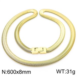 Dettaglio della collana a catena serpente dorata da 8 mm con chiusura e dimensioni
