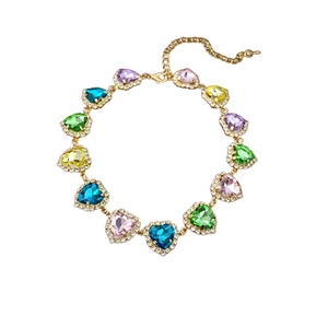 Collana girocollo cuore di lusso con pietre preziose colorate e accenti di cristallo