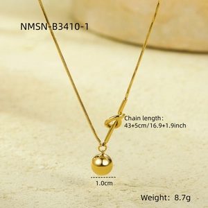 Detail of 18K gold-plated knotted chain with 1cm ball pendant showing size parameters