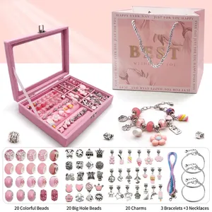 66-delige roze DIY sieradenset met kralen, bedeltjes en armbanden in fluwelen doos met cadeauzak