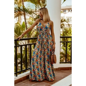 Bohemian floral maxi dress with V-neck and sleeveless design for summer beach vacation