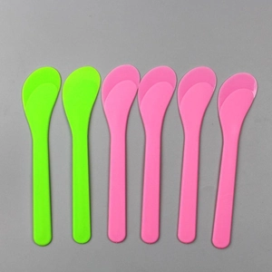 6-piece set of pink and green plastic face mask mixing spatulas with long handles