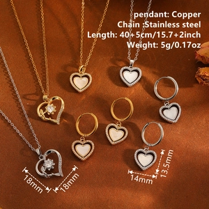 Parure de bijoux coeur élégante avec colliers et boucles d'oreilles en or et argent