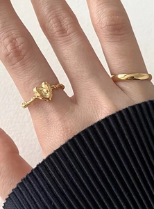 925 silver heart shaped hammered ring set with twisted band in gold finish for women