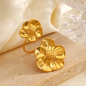 Exaggerated floral stainless steel ring with 18K gold plating on beige stone