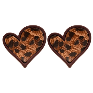Boucles d'oreilles cœur vintage à imprimé léopard et bordure marron mat au style épuré