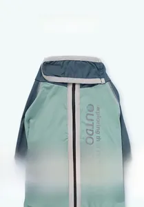 Detail der grau-grünen Outdoor-Hundeweste mit Bein-Einfassung und elastischem Material