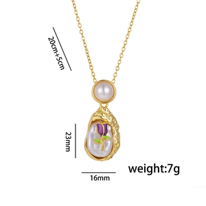 French vintage gold necklace featuring floral pearl pendant and hammered texture design