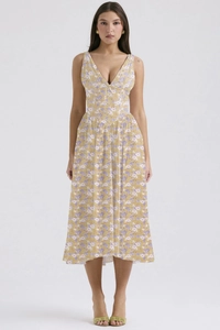 Detail of the V-neck design and floral pattern on the slim fit summer maxi dress